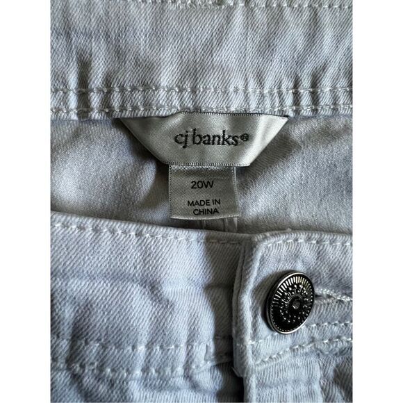 CJ BANKS Relaxed Stretch White Capri Crop Embellished Jean size 20W - Picture 7 of 7